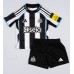 Newcastle United Alexander Isak #14 Hjemmedraktsett Barn 2025-26 Korte ermer (+ Korte bukser)